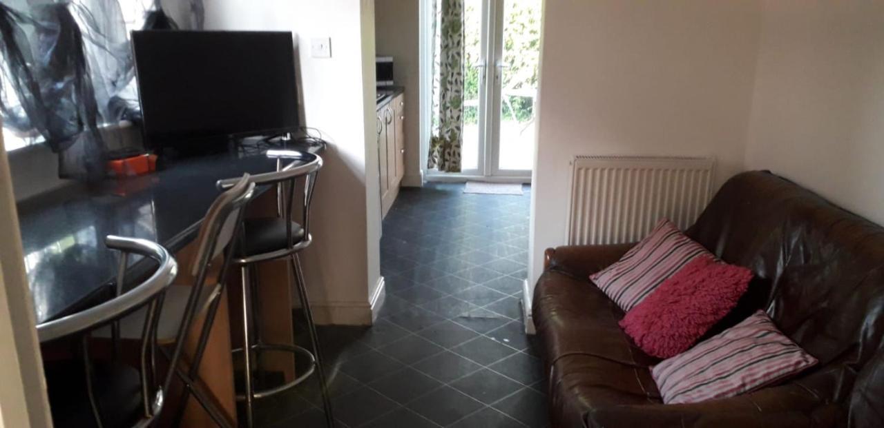 Green Village Guest House - Near Manchester Airport Sale Exterior photo
